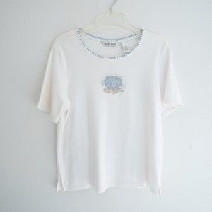 Draper's and Damon's Women's Casual White Top with Sea Shell Stitching Size Med